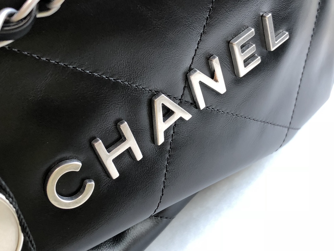 Chanel 22 Hanbag Black Calfskin With Silver-Tone Metal Small Size 30cm