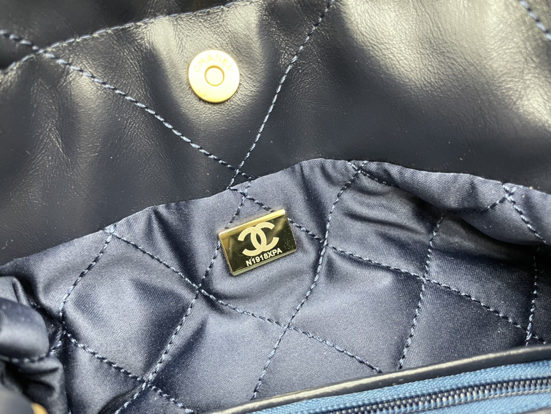 Chanel 22 Hanbag Dark Blue Calfskin With Gold-Tone Metal Mini Size 18cm