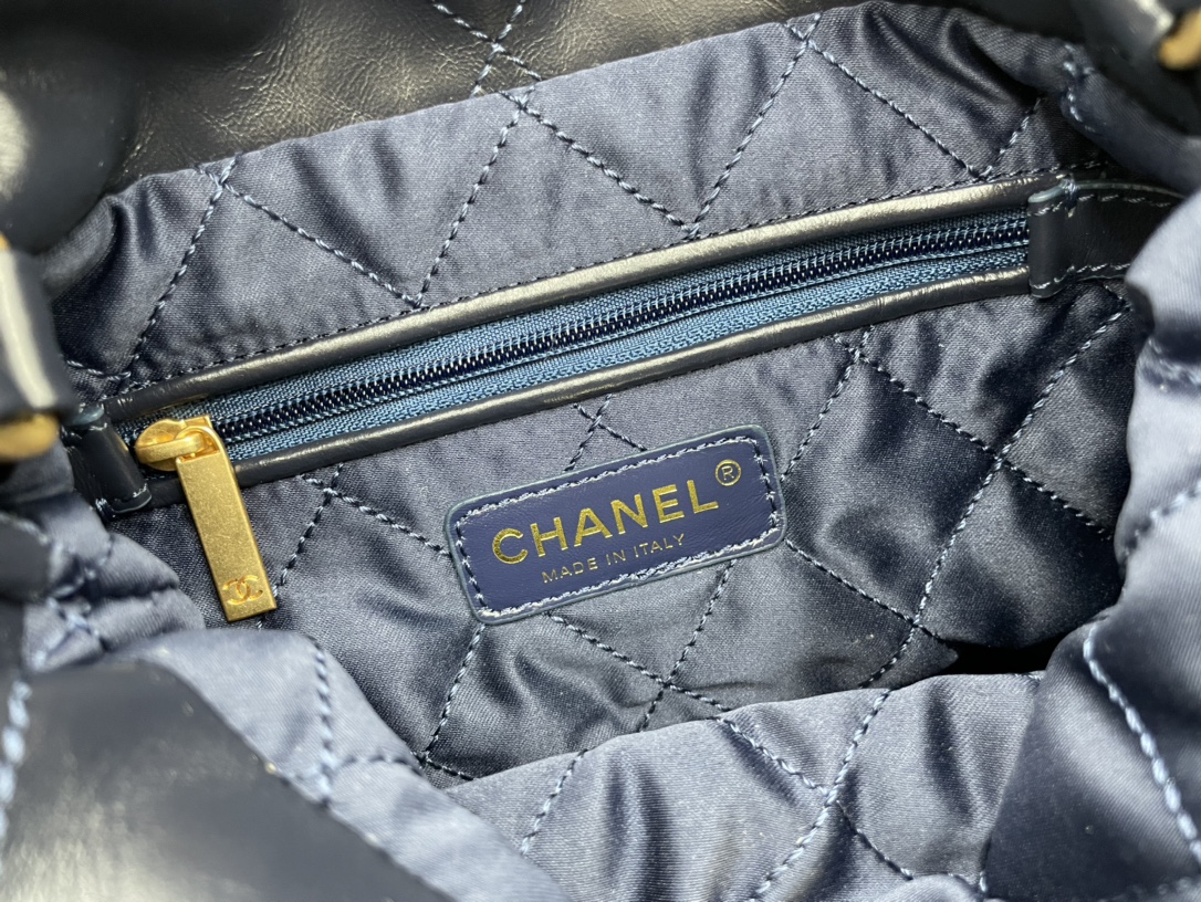 Chanel 22 Hanbag Dark Blue Calfskin With Gold-Tone Metal Mini Size 18cm