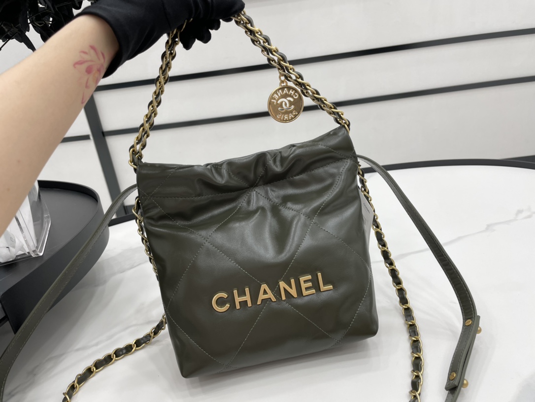 Chanel 22 Hanbag Dark Green Calfskin With Gold-Tone Metal Mini Size 18cm