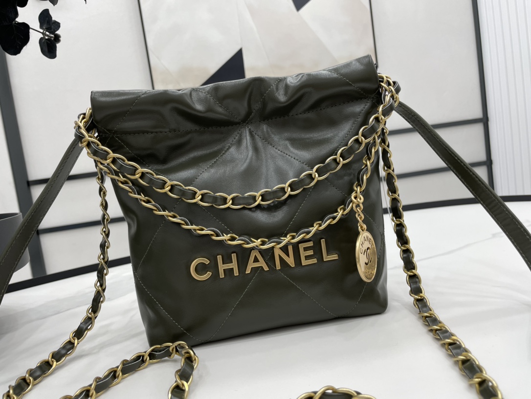 Chanel 22 Hanbag Dark Green Calfskin With Gold-Tone Metal Mini Size 18cm