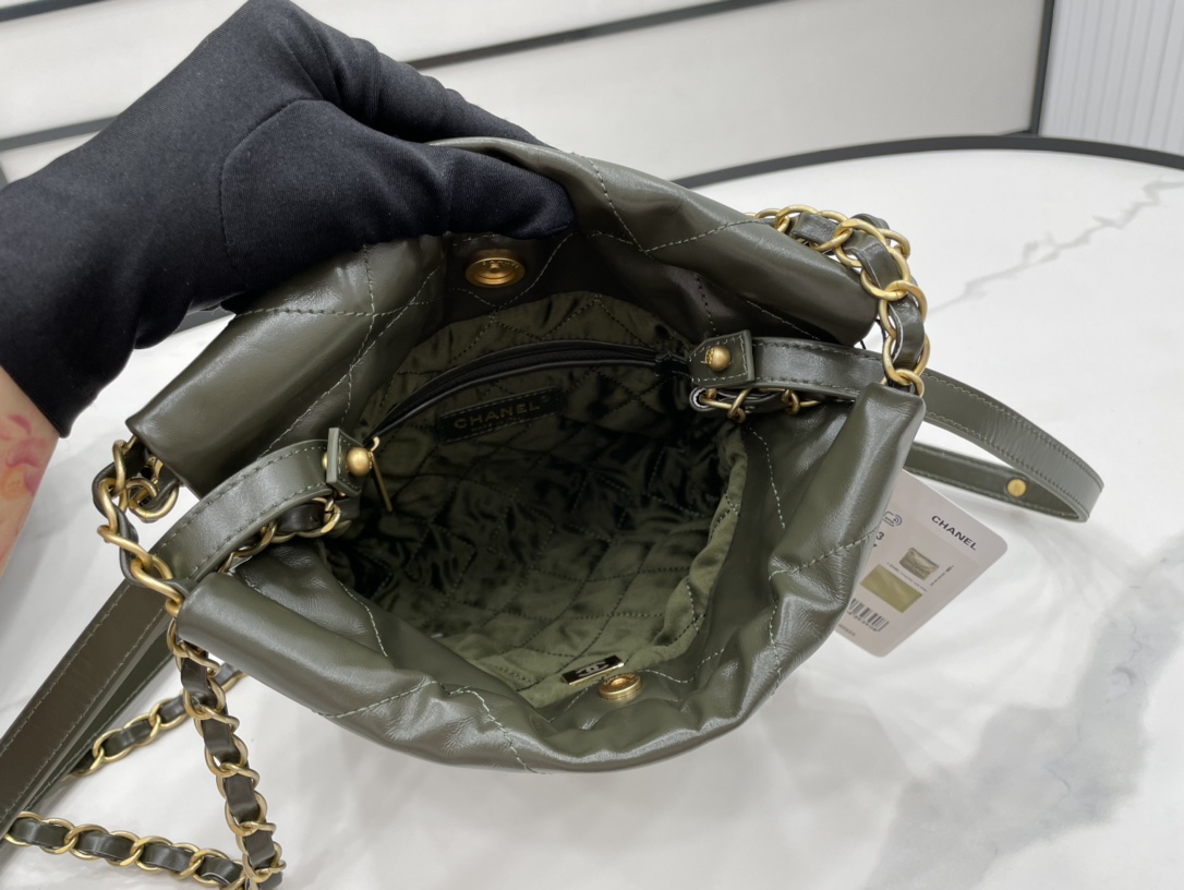 Chanel 22 Hanbag Dark Green Calfskin With Gold-Tone Metal Mini Size 18cm