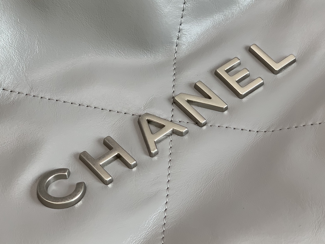 Chanel 22 Hanbag Gray Calfskin With Silver-Tone Metal Medium 35cm