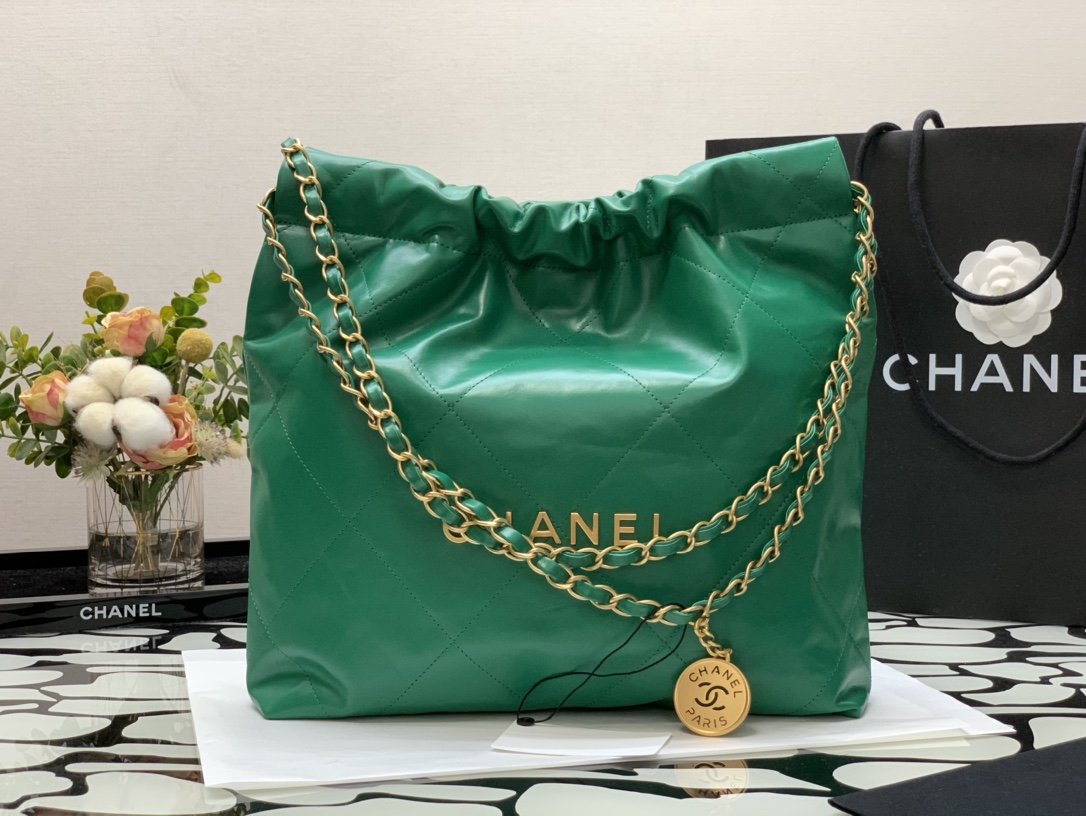 Chanel 22 Hanbag Green Calfskin With Gold-Tone Metal Medium 35cm