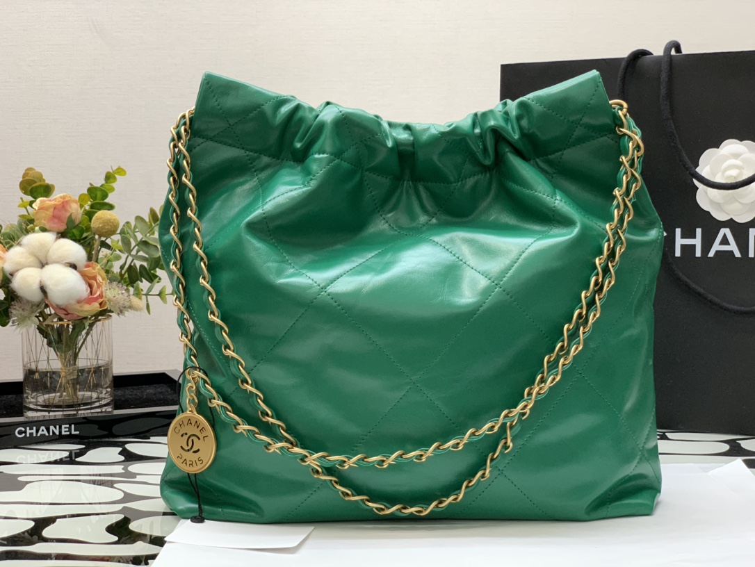 Chanel 22 Hanbag Green Calfskin With Gold-Tone Metal Medium 35cm