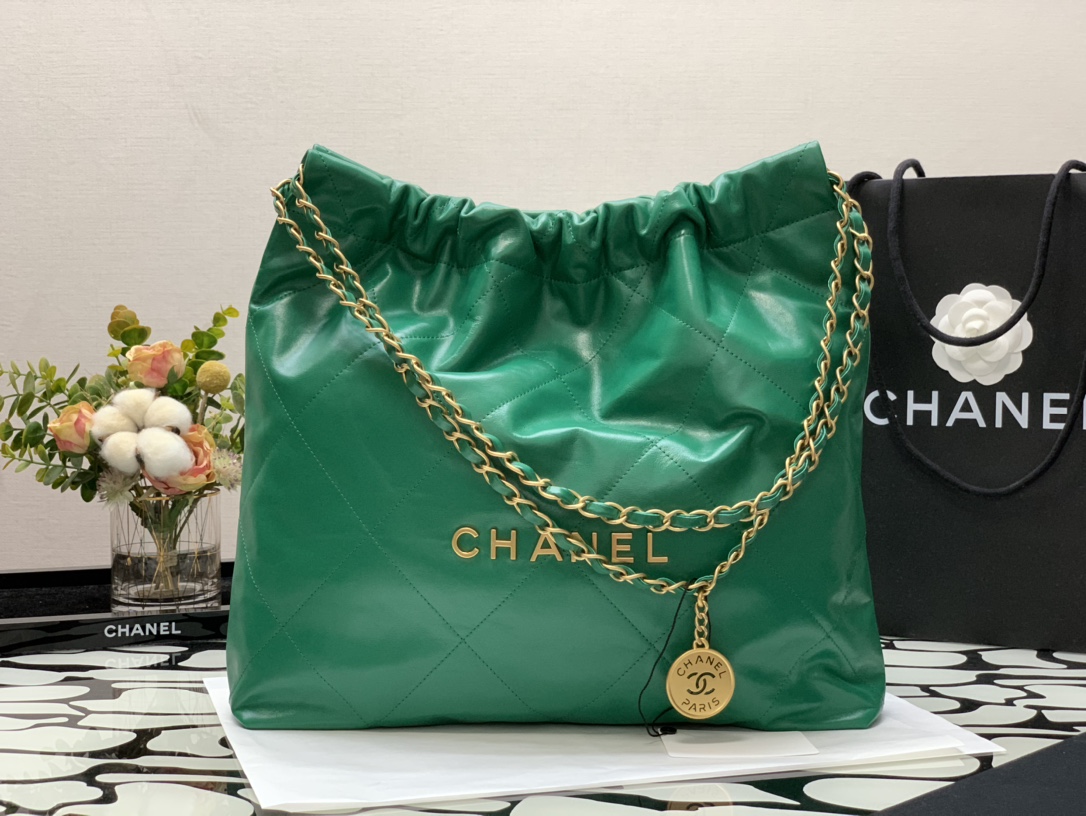 Chanel 22 Hanbag Green Calfskin With Gold-Tone Metal Small Size 30cm