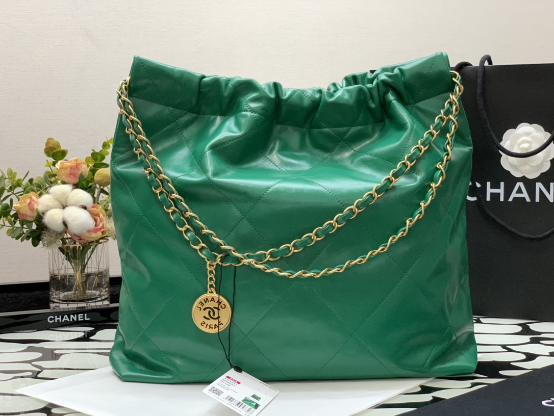 Chanel 22 Hanbag Green Calfskin With Gold-Tone Metal Small Size 30cm