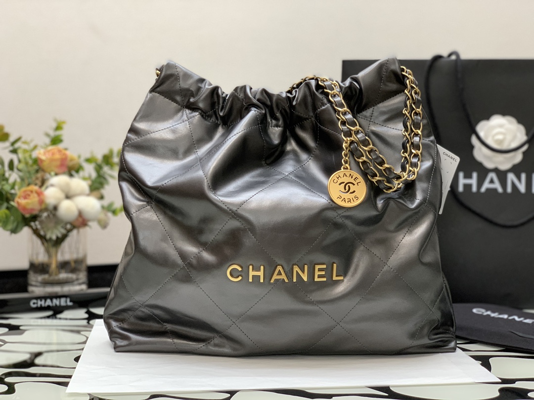 Chanel 22 Hanbag Grey Calfskin With Gold-Tone Metal Medium 35cm