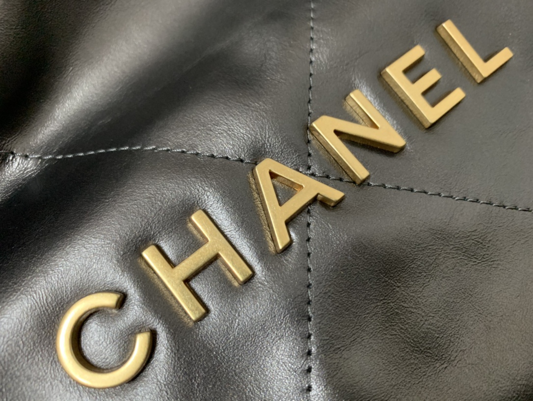 Chanel 22 Hanbag Grey Calfskin With Gold-Tone Metal Medium 35cm