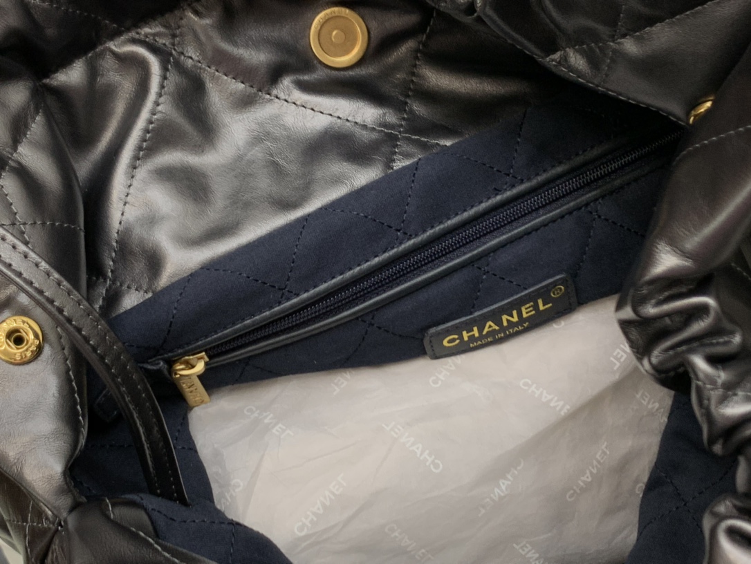 Chanel 22 Hanbag Grey Calfskin With Gold-Tone Metal Medium 35cm