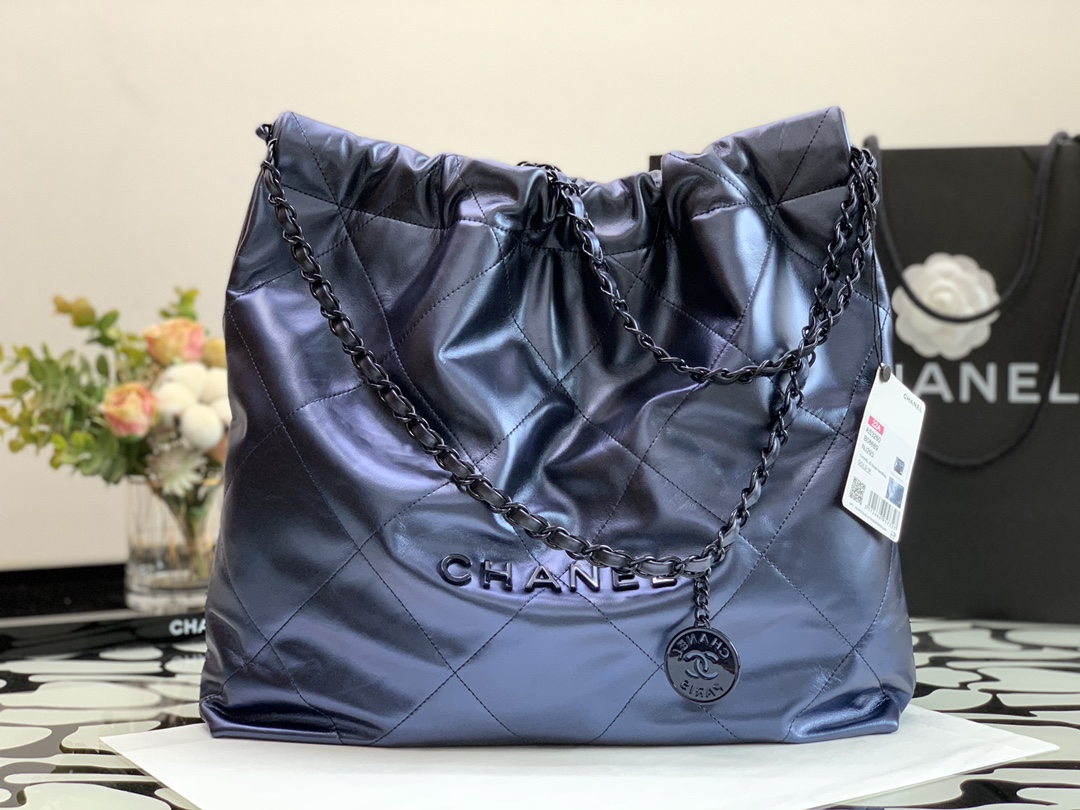 Chanel 22 Hanbag Metallic blue Calfskin With Blue-Tone Metal  Small Size 30cm