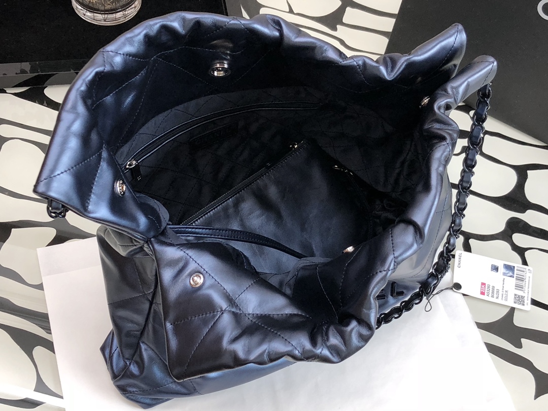 Chanel 22 Hanbag Metallic blue Calfskin With Blue-Tone Metal  Small Size 30cm