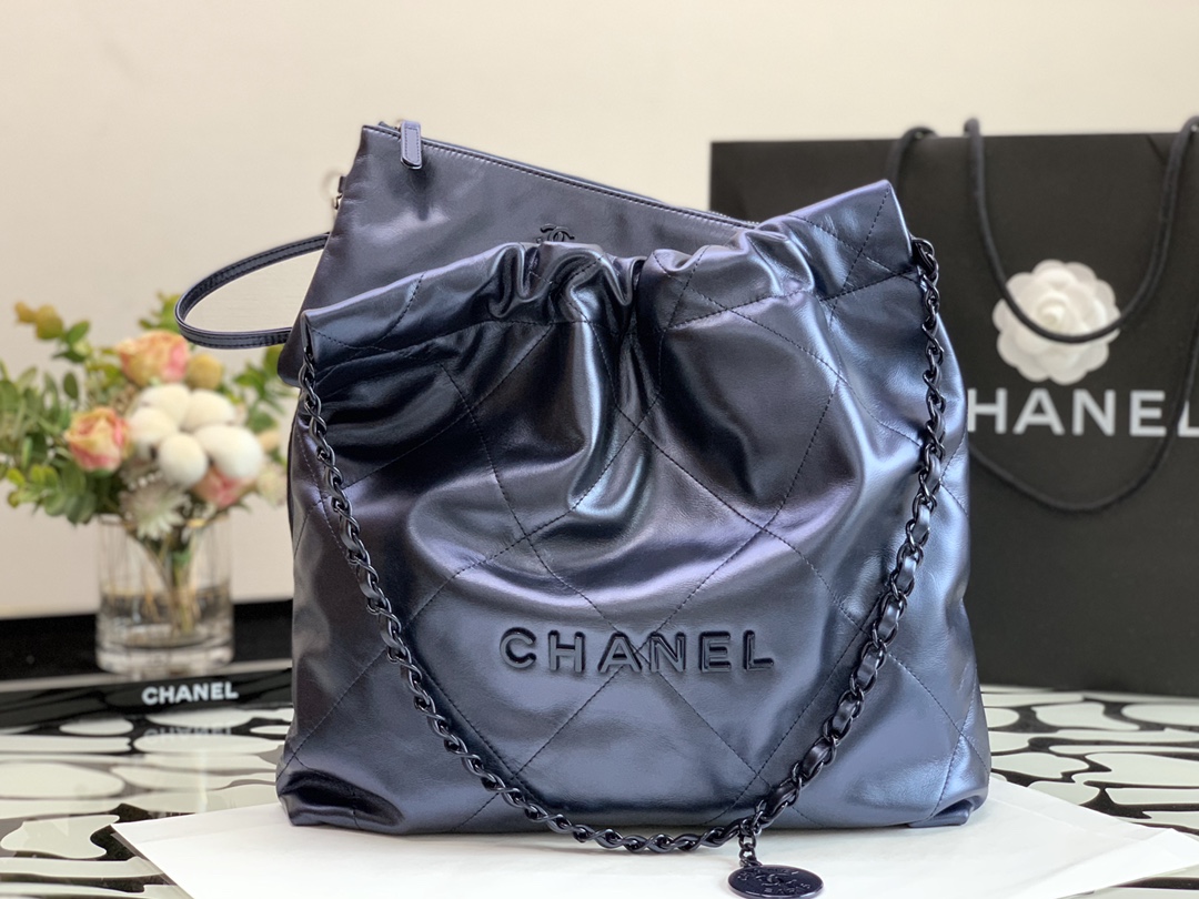 Chanel 22 Hanbag Metallic blue Calfskin With Blue-Tone Metal Medium 35cm