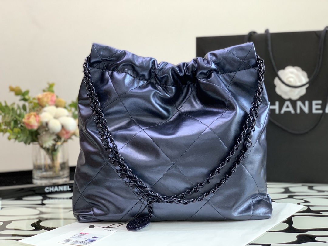 Chanel 22 Hanbag Metallic blue Calfskin With Blue-Tone Metal Medium 35cm