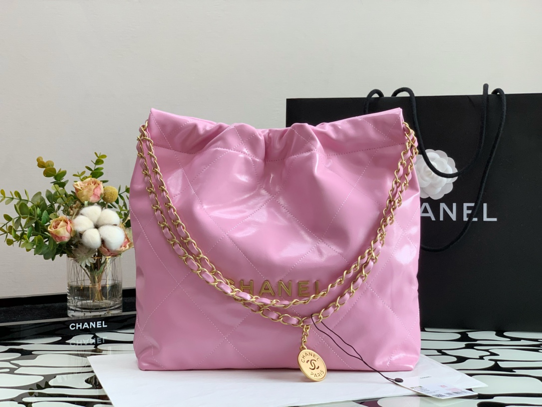 Chanel 22 Hanbag Pink Calfskin With Gold-Tone Metal Small Size 30cm