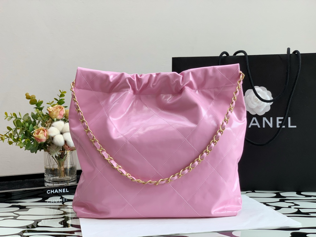 Chanel 22 Hanbag Pink Calfskin With Gold-Tone Metal Small Size 30cm