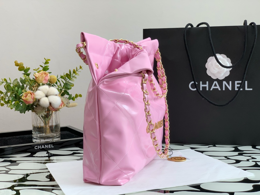 Chanel 22 Hanbag Pink Calfskin With Gold-Tone Metal Small Size 30cm