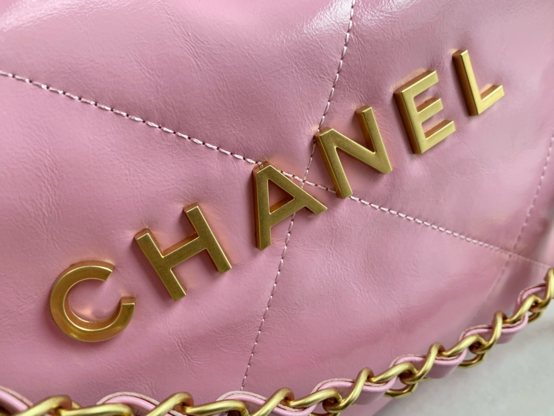 Chanel 22 Hanbag Pink Calfskin With Gold-Tone Metal Small Size 30cm