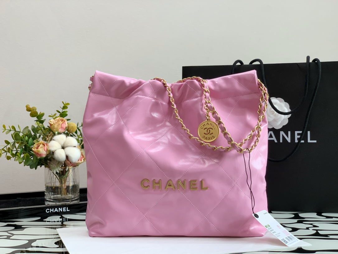 Chanel 22 Hanbag Pink Calfskin With Gold-Tone Metal Small Size 30cm