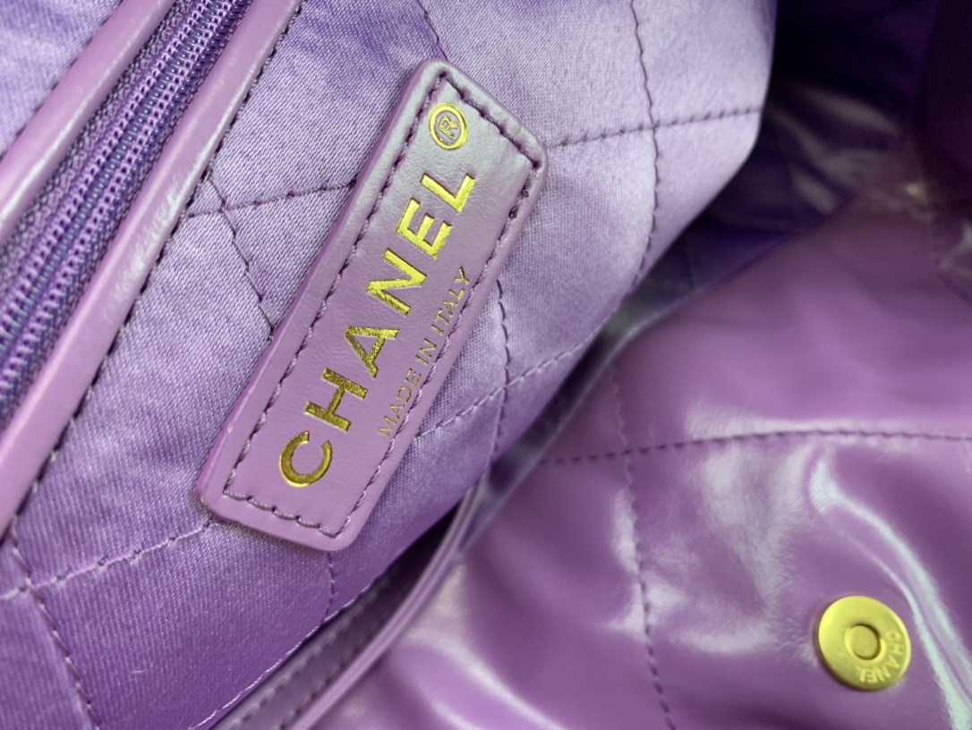 Chanel 22 Hanbag Purple Calfskin With Gold-Tone Metal  Small Size 30cm