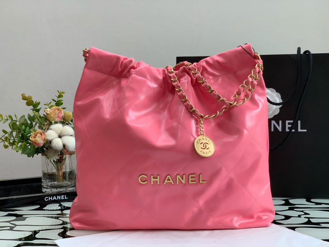 Chanel 22 Hanbag Rose Calfskin With Gold-Tone Metal Medium 35cm