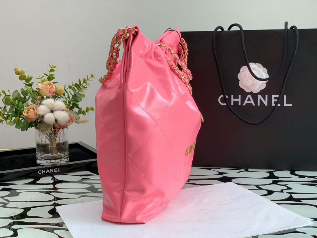 Chanel 22 Hanbag Rose Calfskin With Gold-Tone Metal Medium 35cm