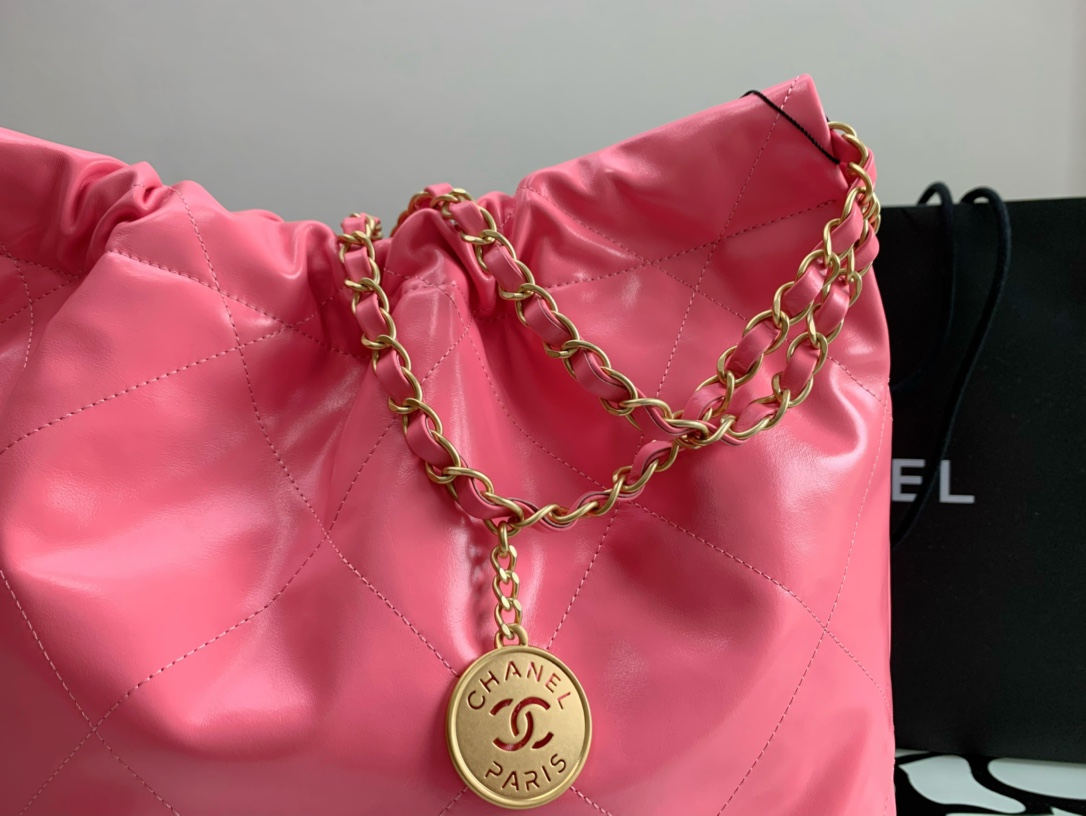 Chanel 22 Hanbag Rose Calfskin With Gold-Tone Metal Medium 35cm