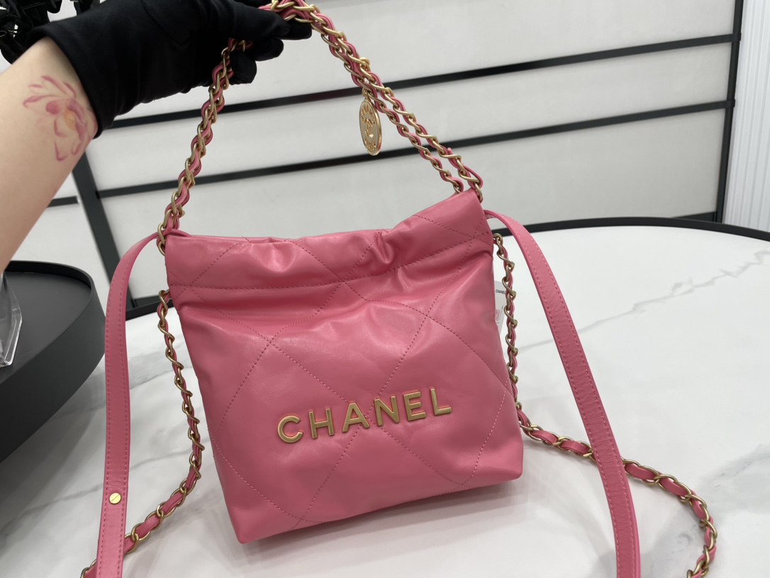 Chanel 22 Hanbag Rose Calfskin With Gold-Tone Metal Mini Size 18cm