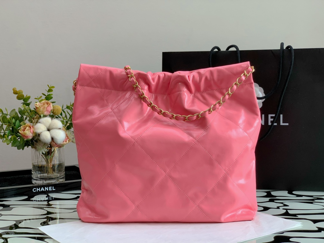 Chanel 22 Hanbag Rose Calfskin With Gold-Tone Metal Small Size 30cm