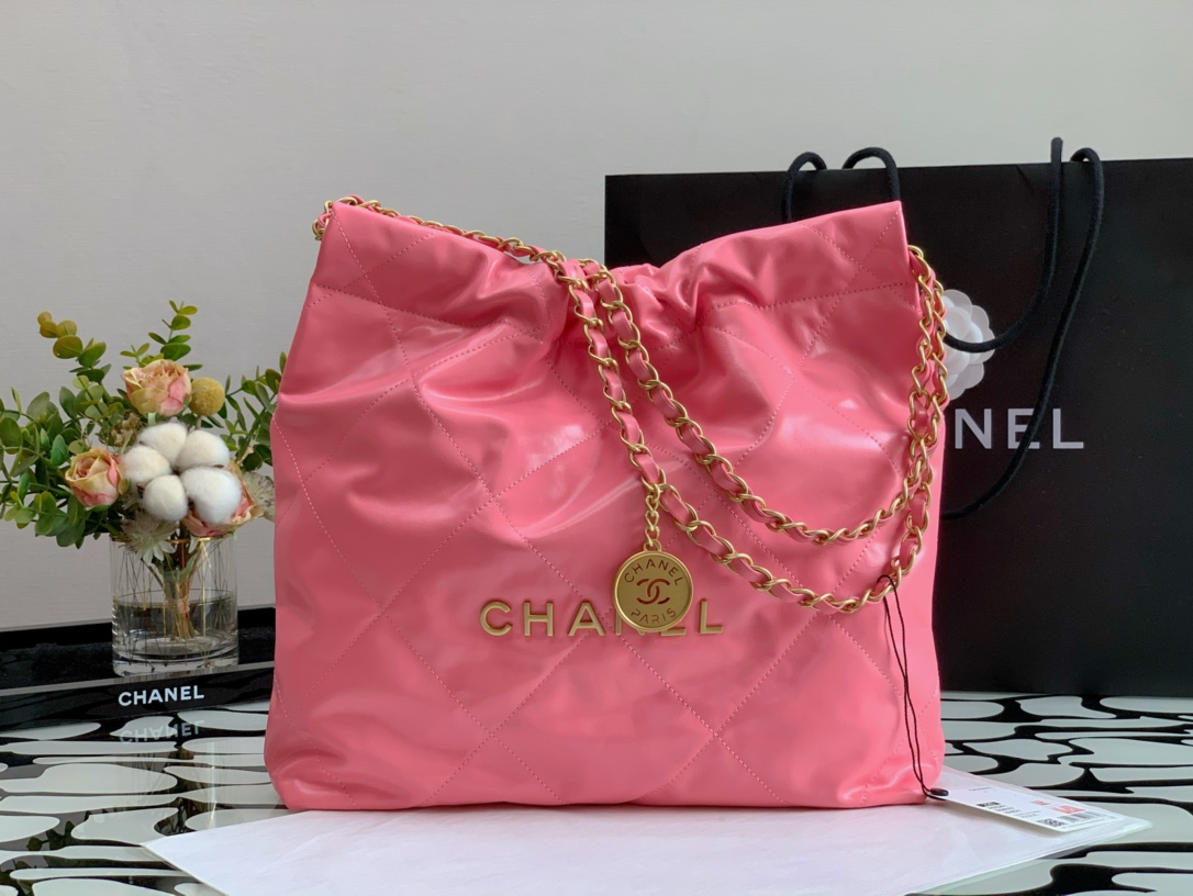 Chanel 22 Hanbag Rose Calfskin With Gold-Tone Metal Small Size 30cm