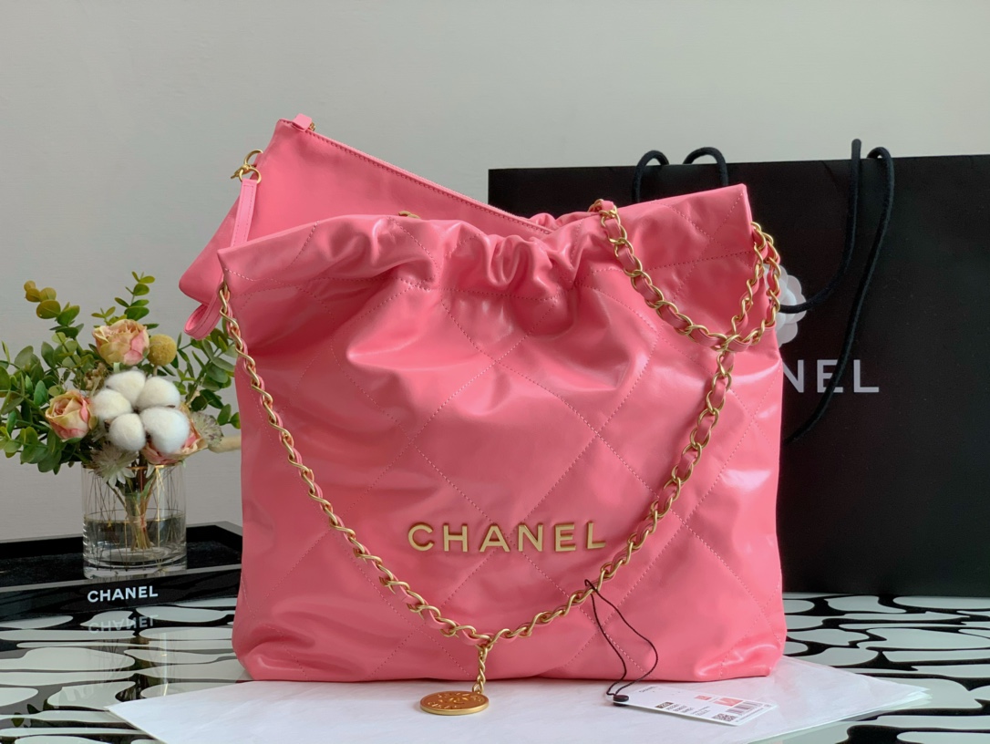 Chanel 22 Hanbag Rose Calfskin With Gold-Tone Metal Small Size 30cm