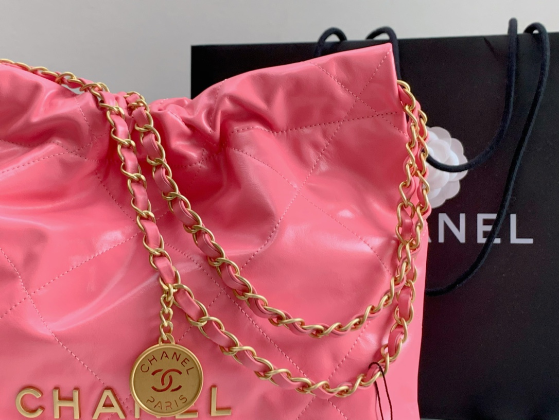 Chanel 22 Hanbag Rose Calfskin With Gold-Tone Metal Small Size 30cm