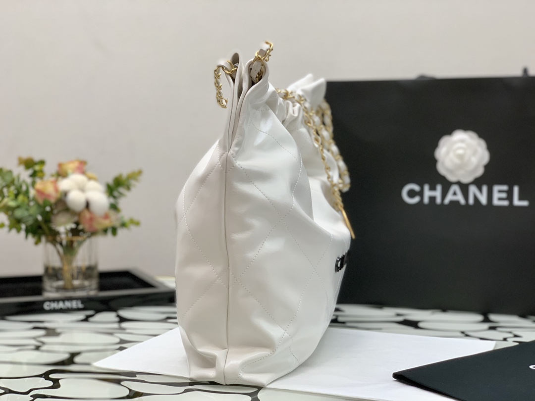 Chanel 22 Hanbag White Calfskin With Black-Tone Metal Medium 35cm