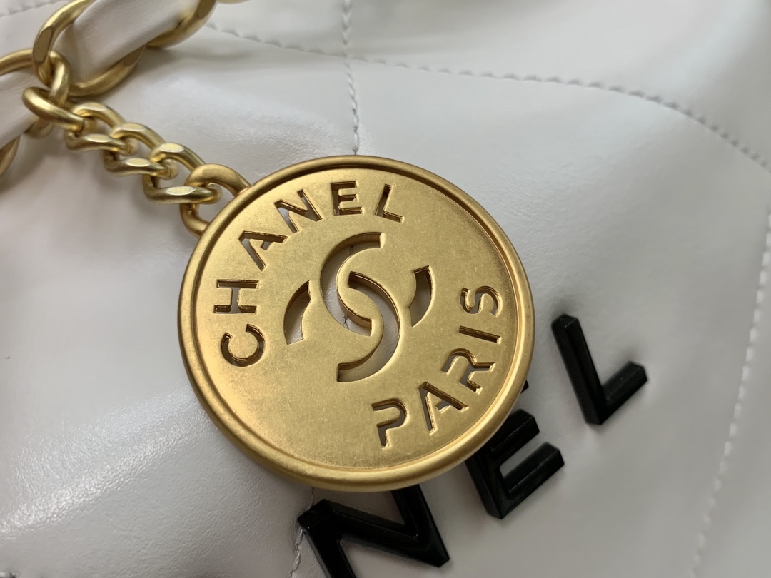 Chanel 22 Hanbag White Calfskin With Black-Tone Metal Medium 35cm