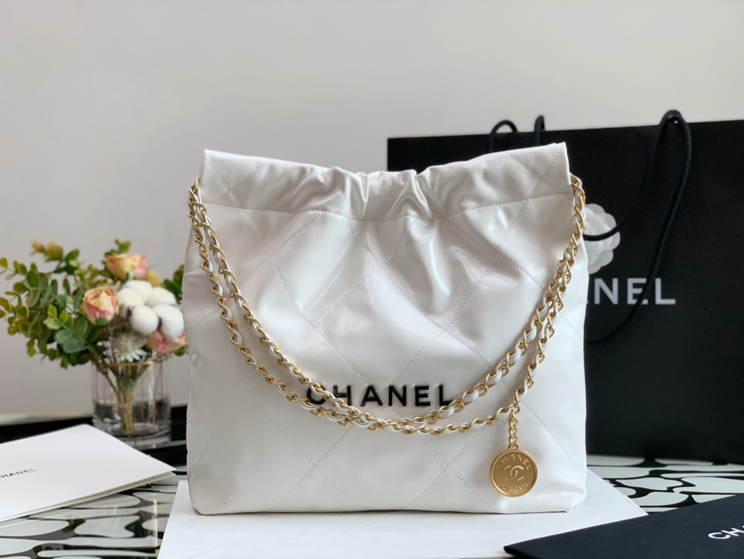 Chanel 22 Hanbag White Calfskin With Black-Tone Metal Small Size 30cm