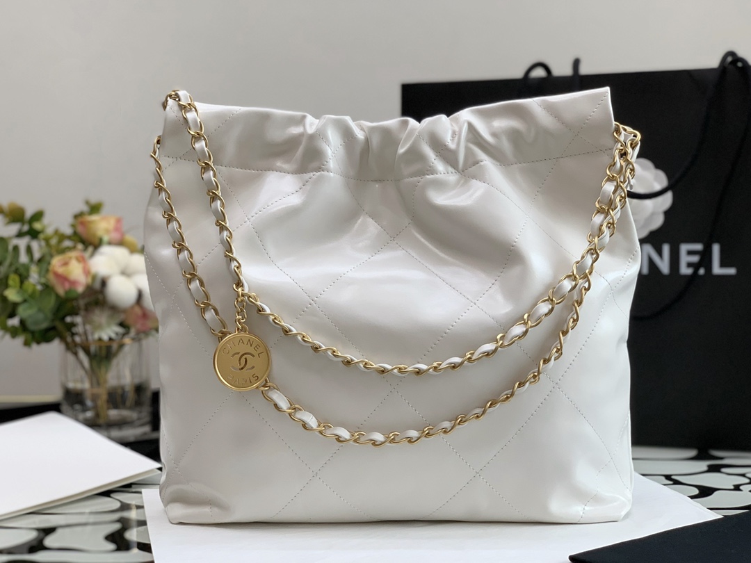 Chanel 22 Hanbag White Calfskin With Black-Tone Metal Small Size 30cm