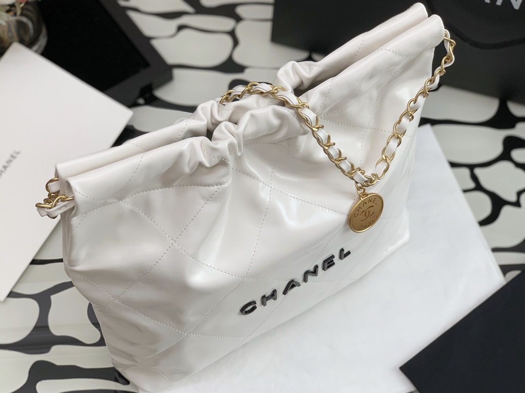 Chanel 22 Hanbag White Calfskin With Black-Tone Metal Small Size 30cm