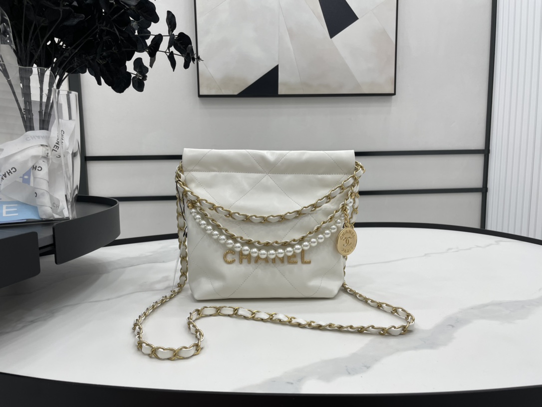 Chanel 22 Hanbag White Calfskin With Black-Tone Metal With Pearl Shoulder Strap Mini Size 18cm