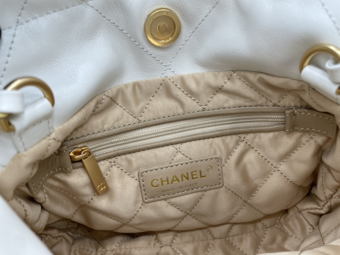 Chanel 22 Hanbag White Calfskin With Black-Tone Metal With Pearl Shoulder Strap Mini Size 18cm