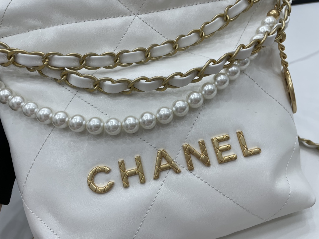 Chanel 22 Hanbag White Calfskin With Black-Tone Metal With Pearl Shoulder Strap Mini Size 18cm