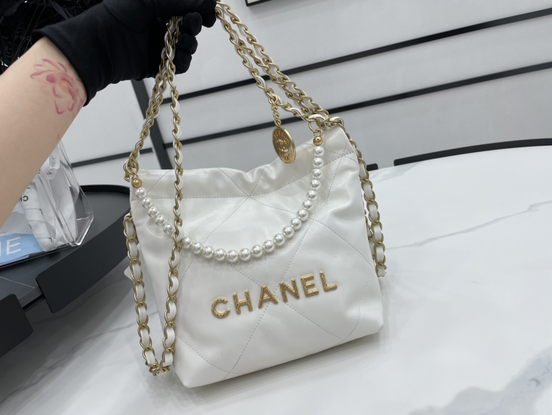 Chanel 22 Hanbag White Calfskin With Black-Tone Metal With Pearl Shoulder Strap Mini Size 18cm