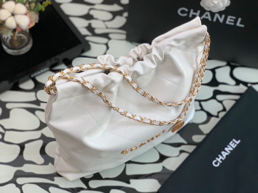 Chanel 22 Hanbag White Calfskin With Gold-Tone Metal Medium 35cm