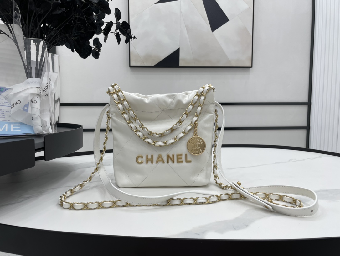 Chanel 22 Hanbag White Calfskin With Gold-Tone Metal Mini Size 18cm