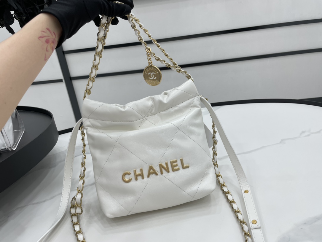 Chanel 22 Hanbag White Calfskin With Gold-Tone Metal Mini Size 18cm