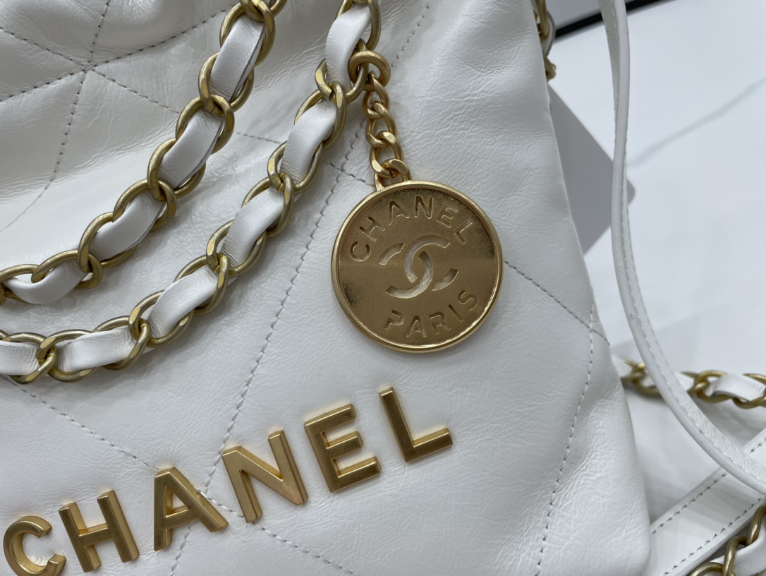 Chanel 22 Hanbag White Calfskin With Gold-Tone Metal Mini Size 18cm