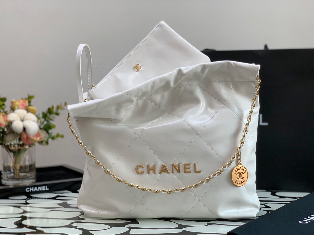 Chanel 22 Hanbag White Calfskin With Gold-Tone Metal Small Size 30cm