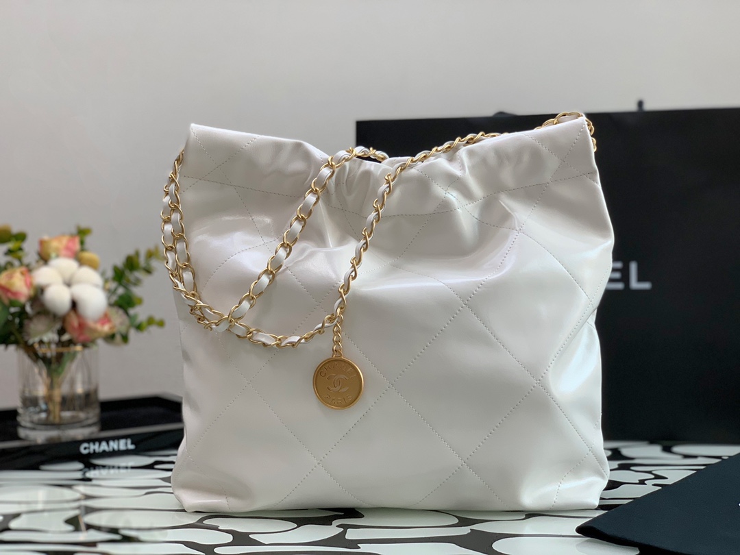 Chanel 22 Hanbag White Calfskin With Gold-Tone Metal Small Size 30cm