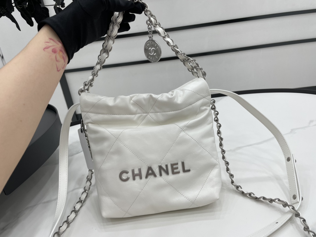 Chanel 22 Hanbag White Calfskin With Silver-Tone Metal Mini Size 18cm