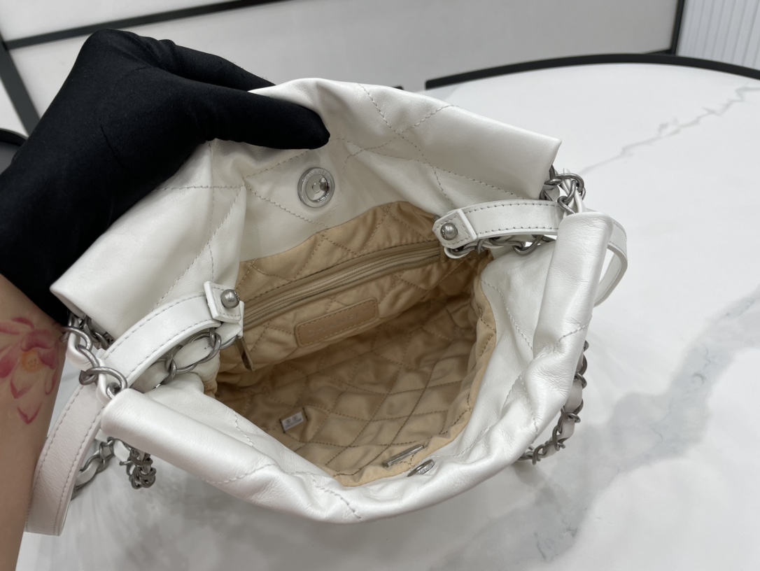 Chanel 22 Hanbag White Calfskin With Silver-Tone Metal Mini Size 18cm