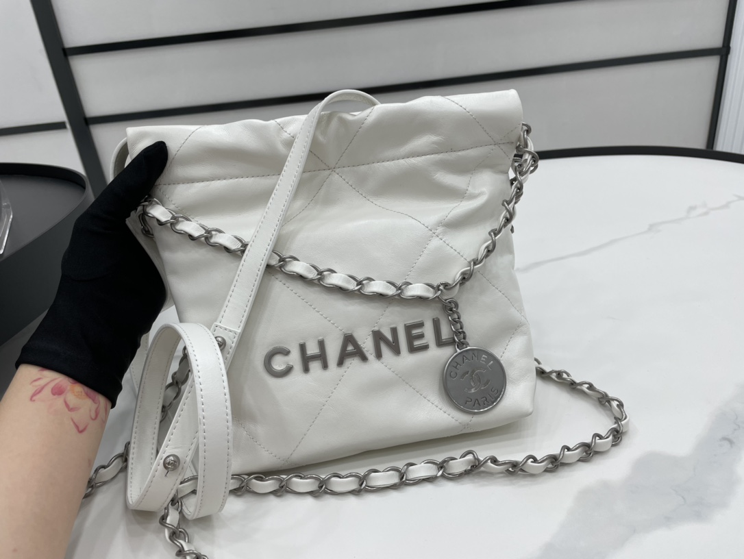 Chanel 22 Hanbag White Calfskin With Silver-Tone Metal Mini Size 18cm